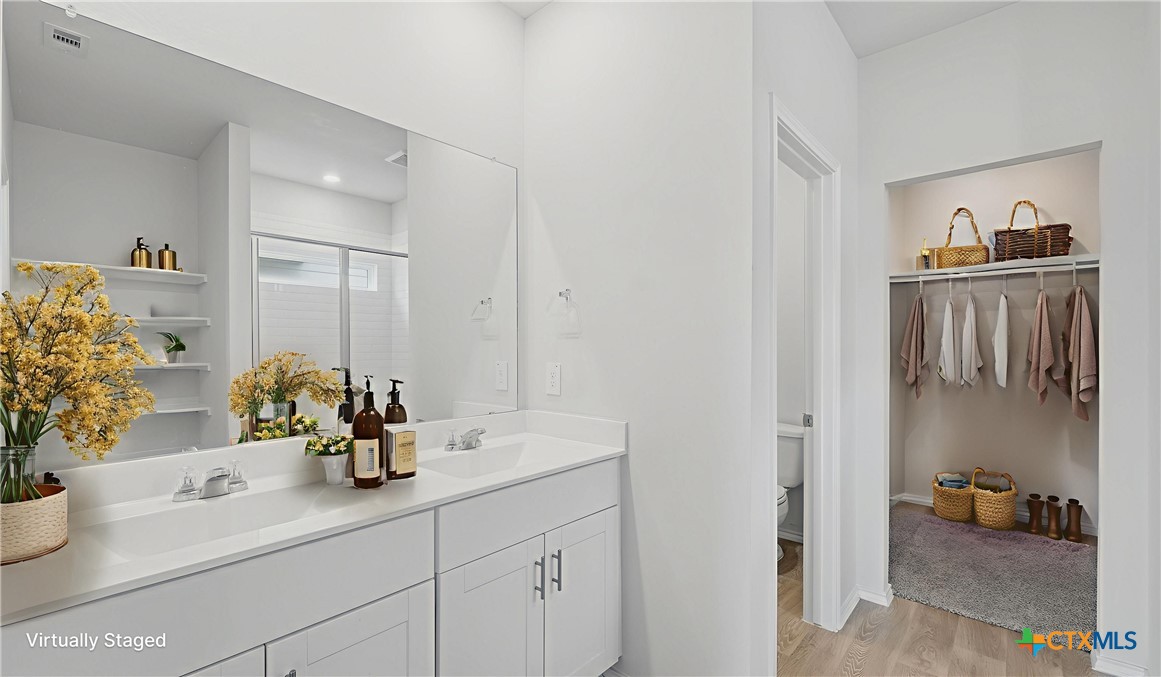 1708 Violeteared Way Property Photo 14