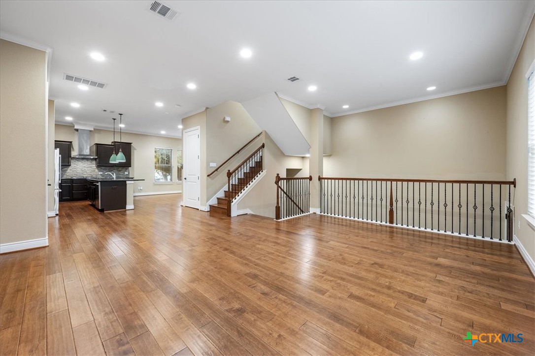 1009 Highknoll Lane Property Photo 7