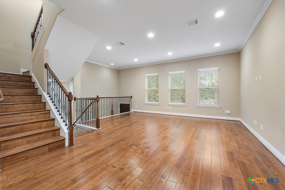 1009 Highknoll Lane Property Photo 8