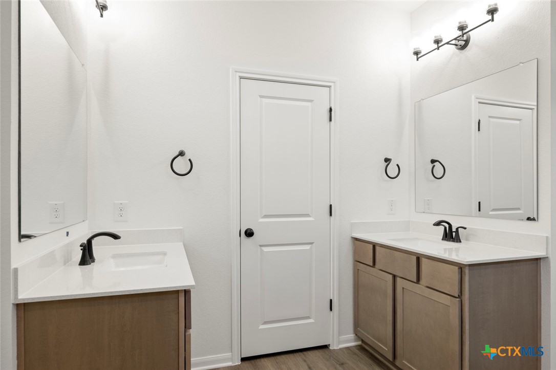 3717 Pin Oak Hills Property Photo 17