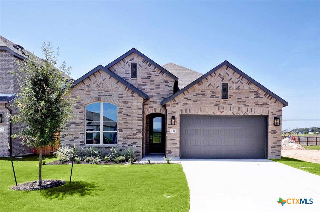 255 White Oak Property Photo 1