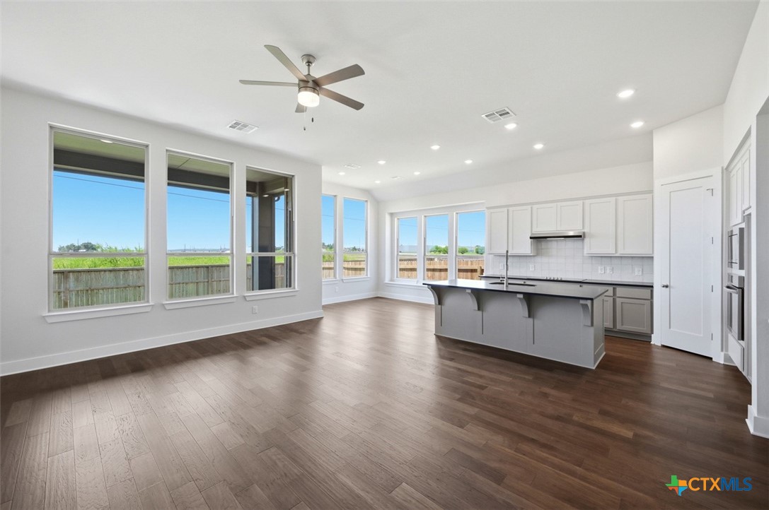255 White Oak Property Photo 8