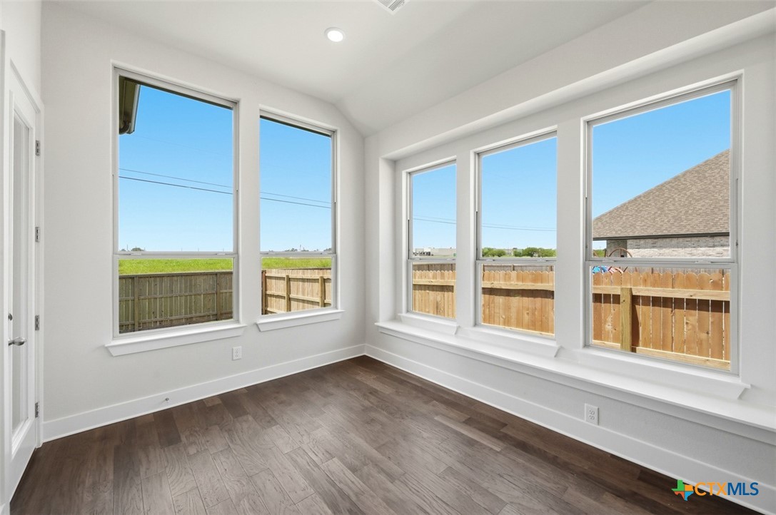 255 White Oak Property Photo 17
