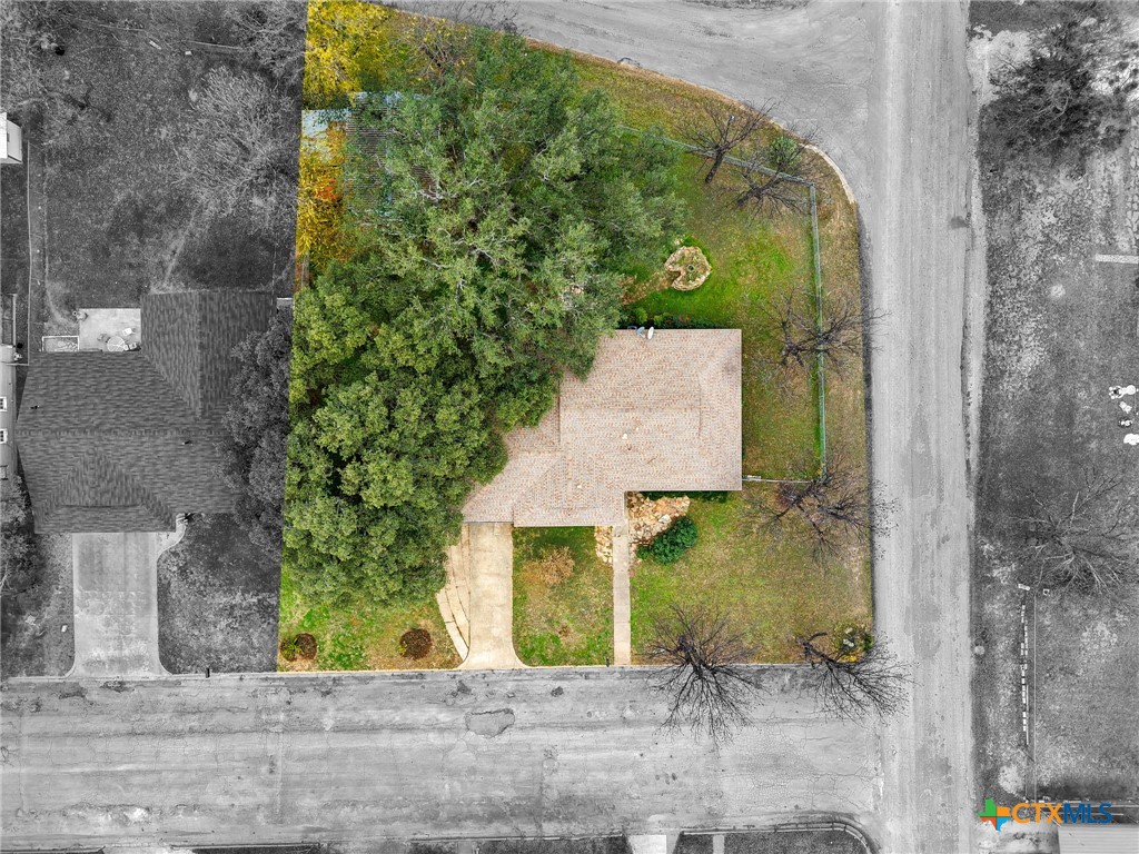 1002 W Woodlawn Street Property Photo 3