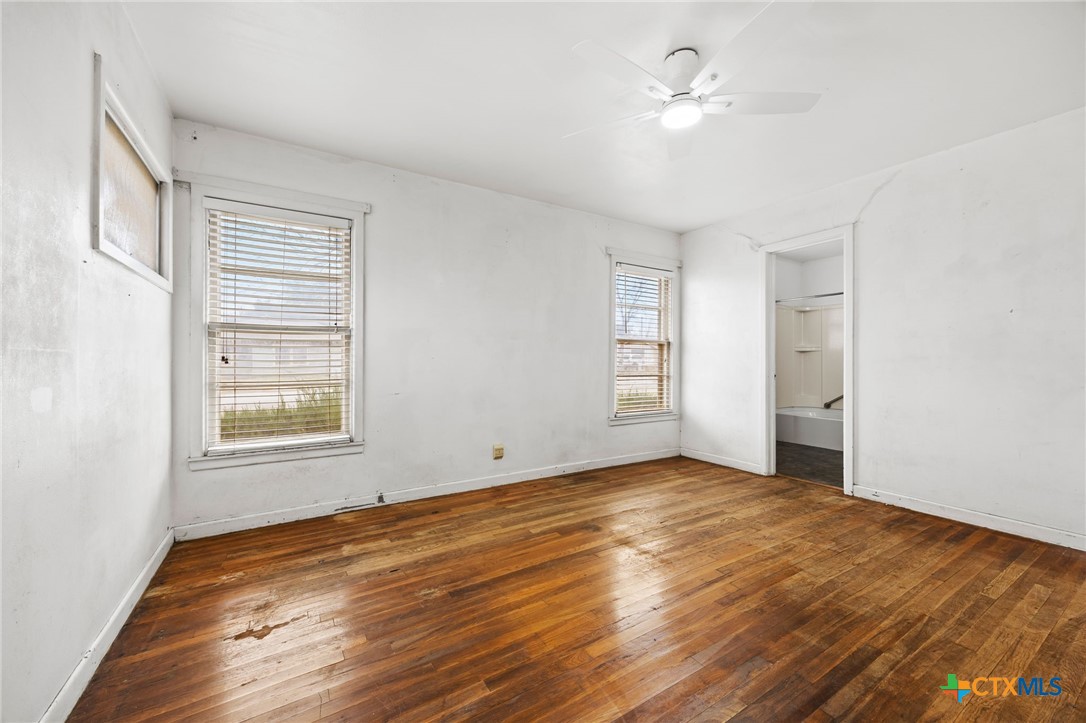 1002 W Woodlawn Street Property Photo 7