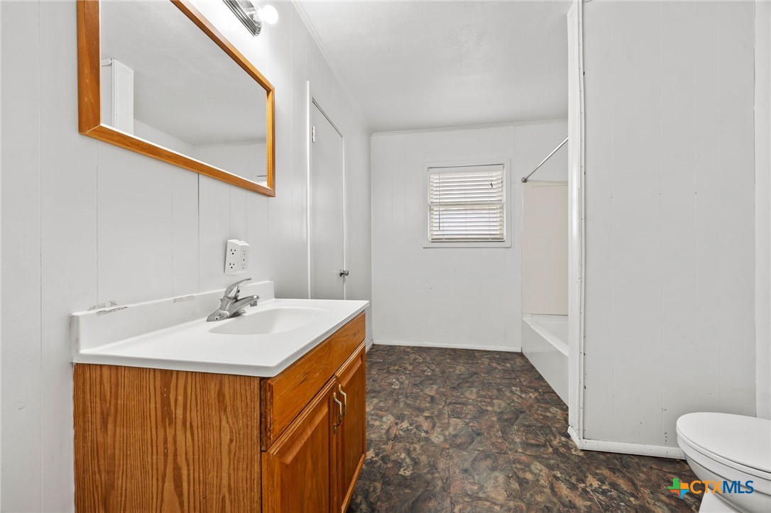 1002 W Woodlawn Street Property Photo 8