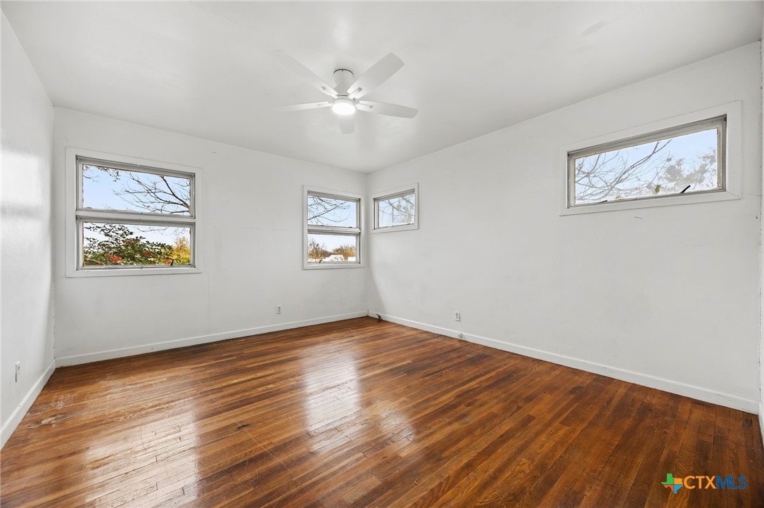 1002 W Woodlawn Street Property Photo 10