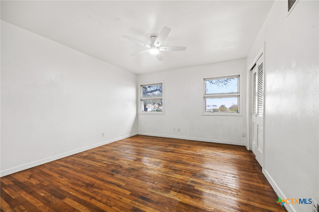 1002 W Woodlawn Street Property Photo 11
