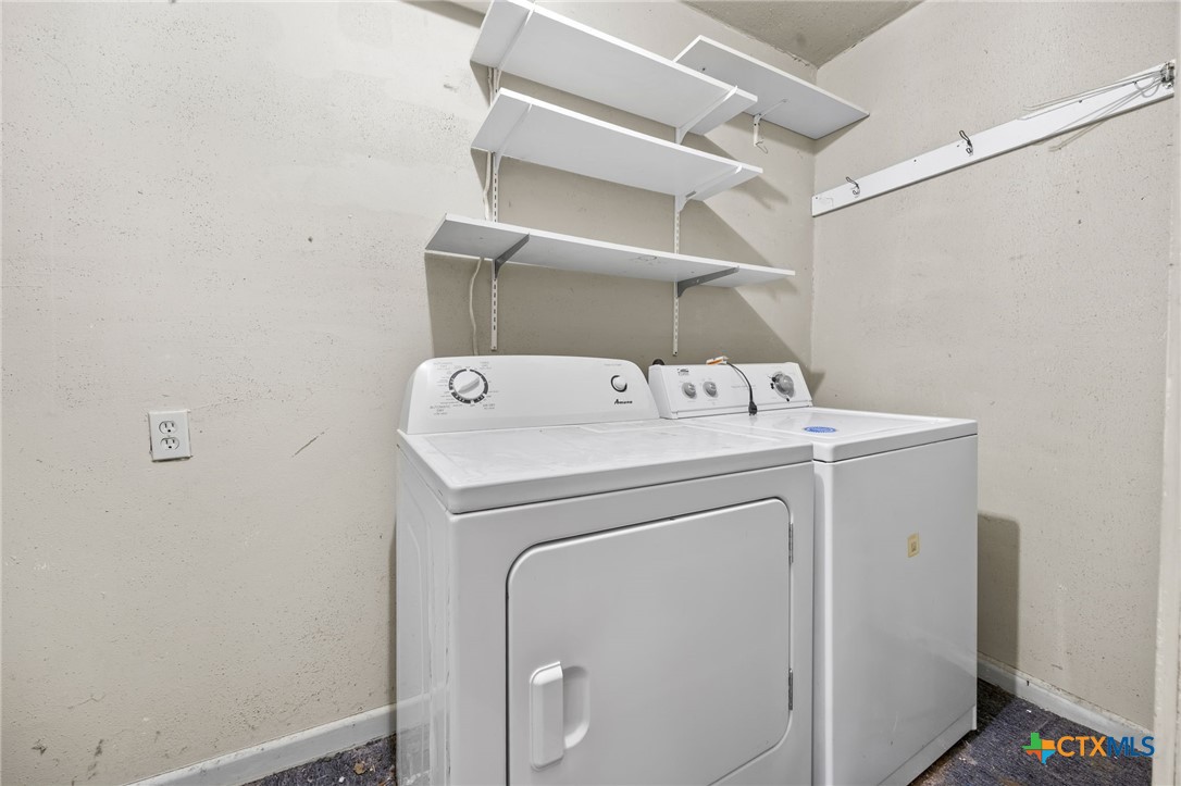 1002 W Woodlawn Street Property Photo 12