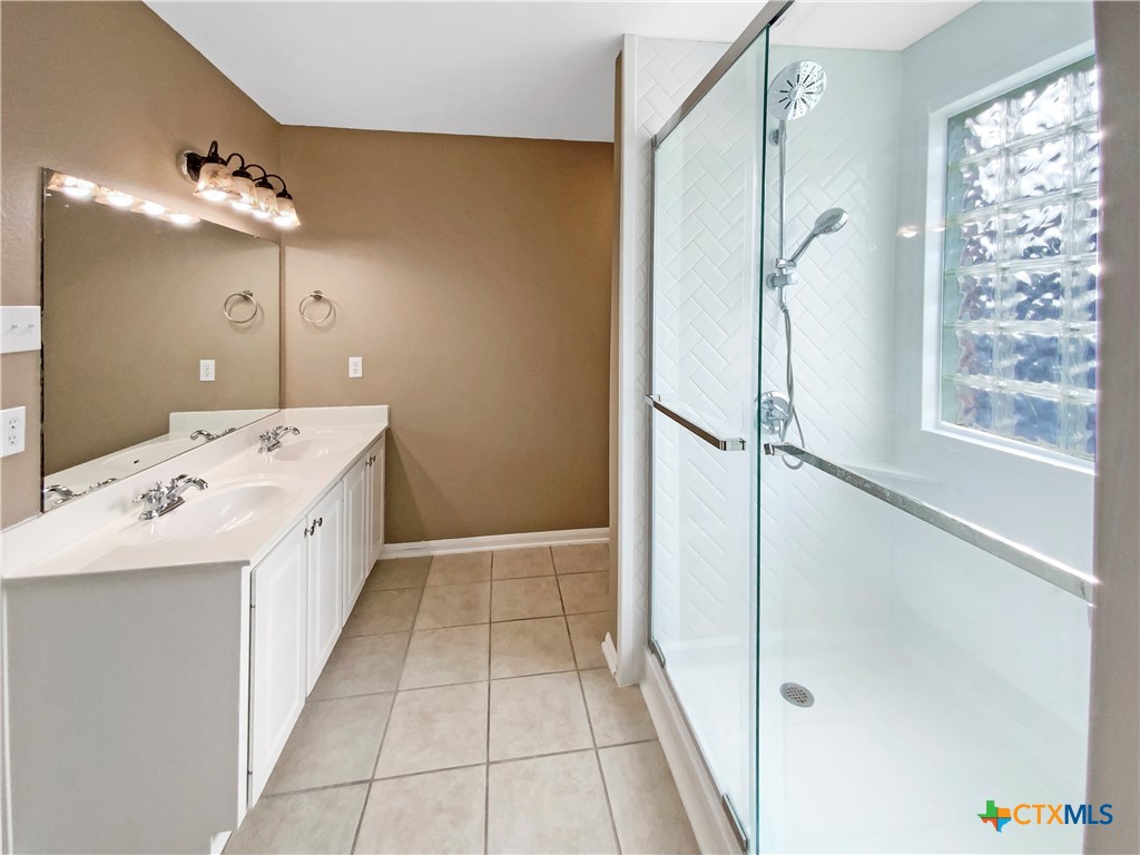 5202 Oster Drive Property Photo 10