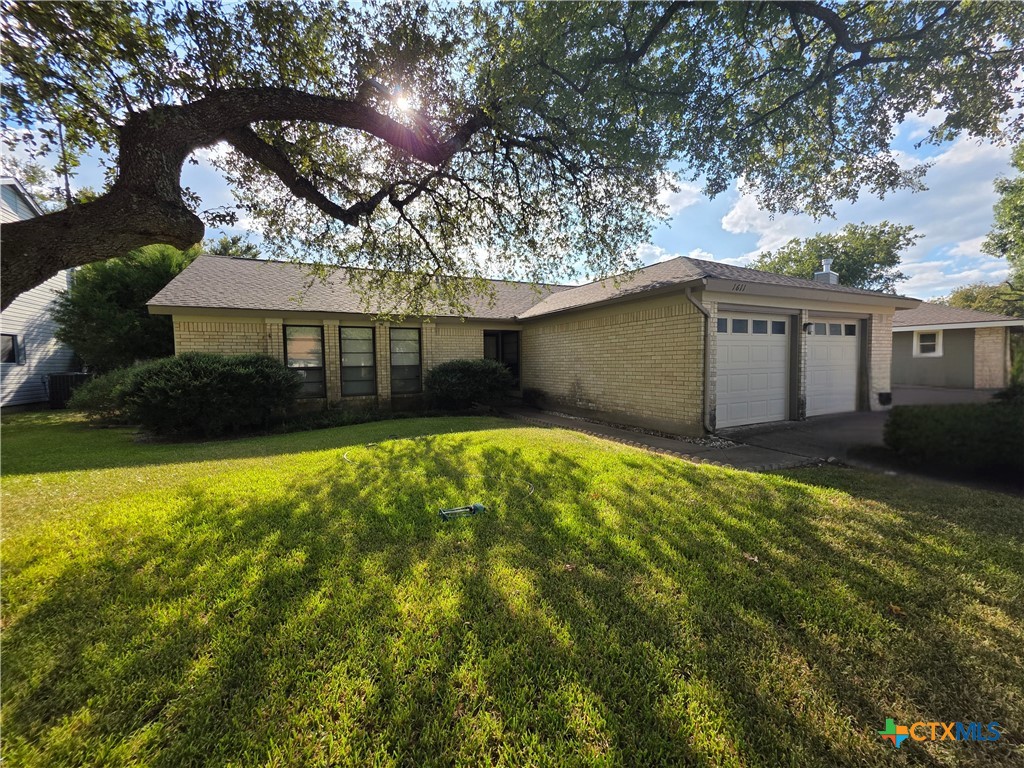 1611 E Messick Loop Property Photo 1