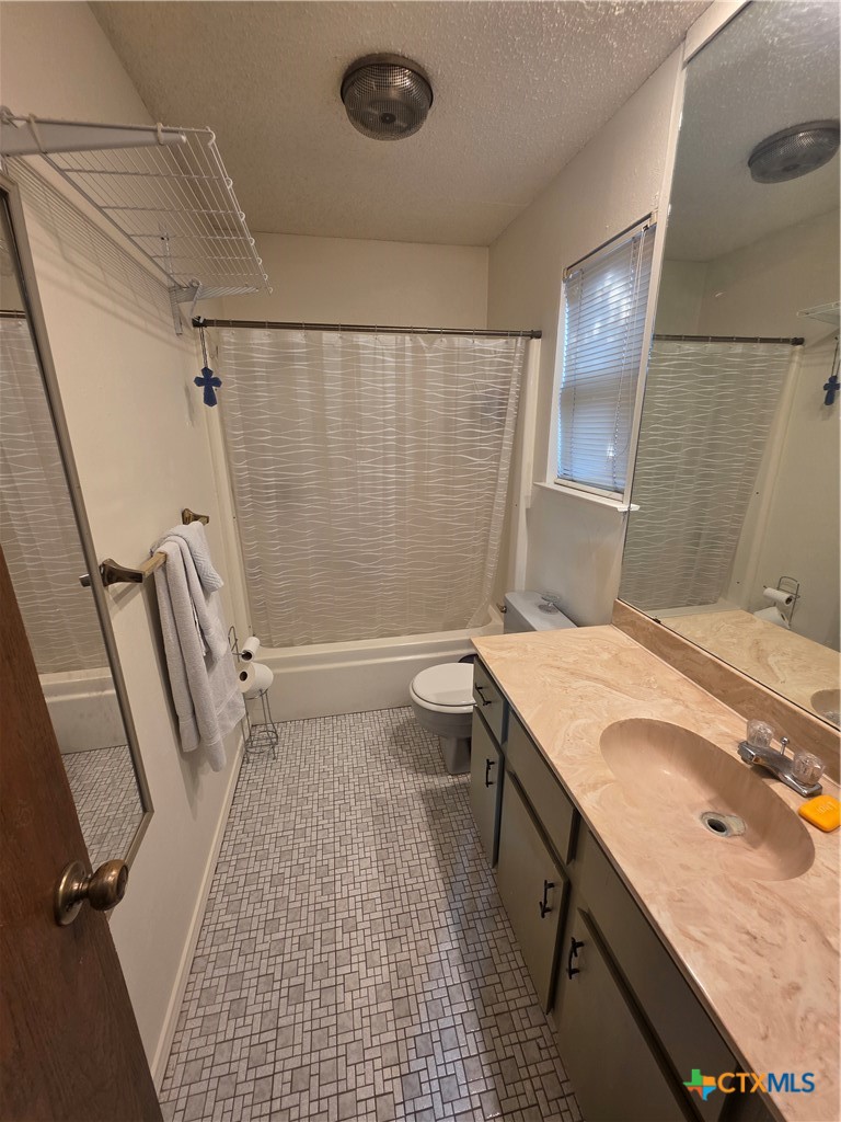 1611 E Messick Loop Property Photo 9