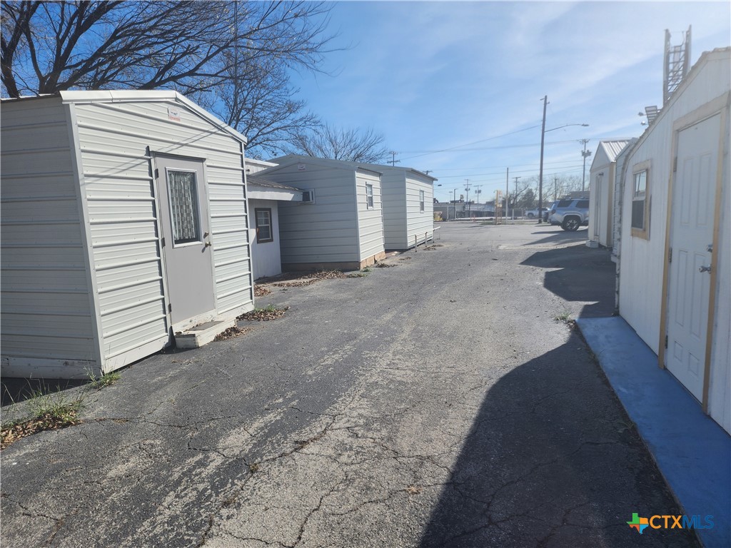 1290 S Business I-35 Property Photo 6