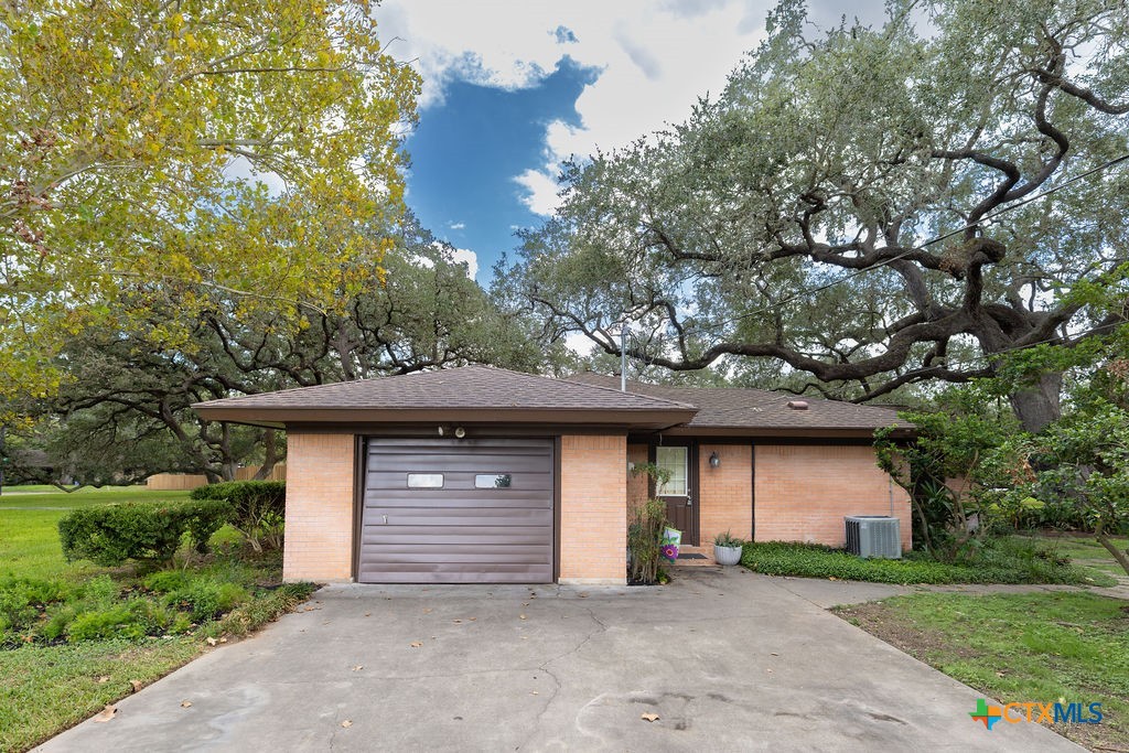 1209 Moss Lane Property Photo 4