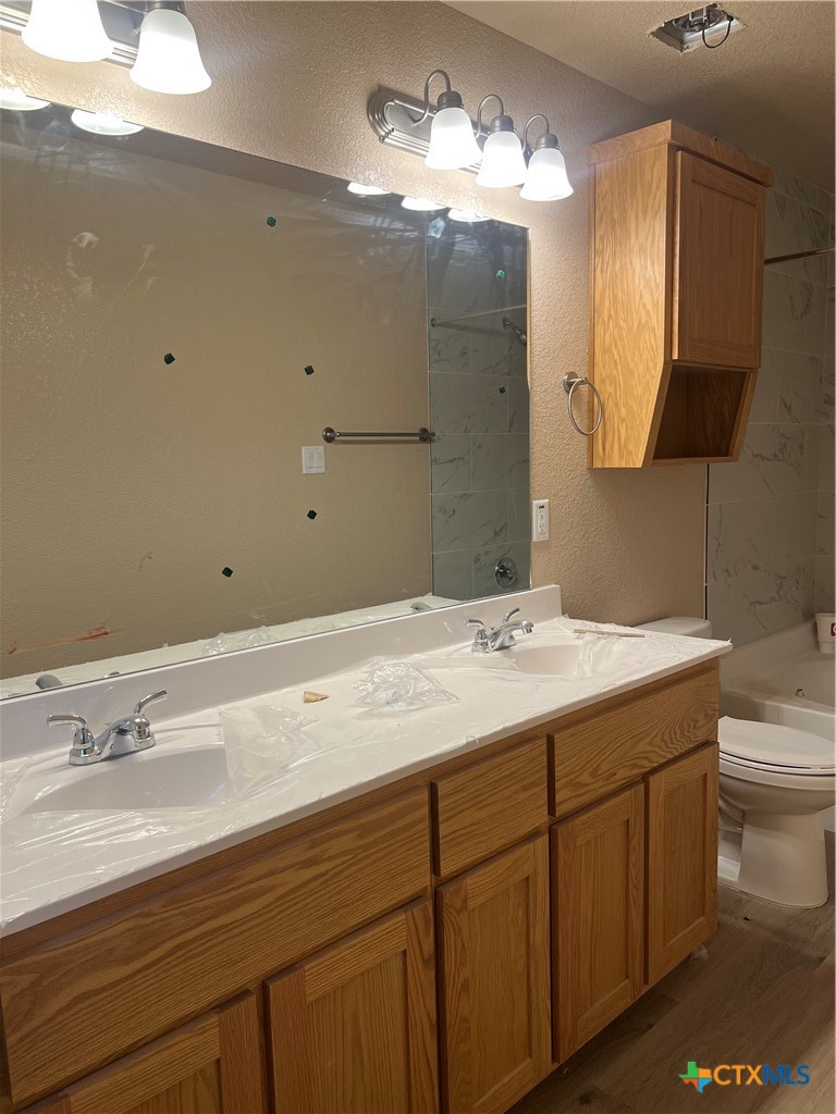 6111 Twistleaf Lane A & B Property Photo 3