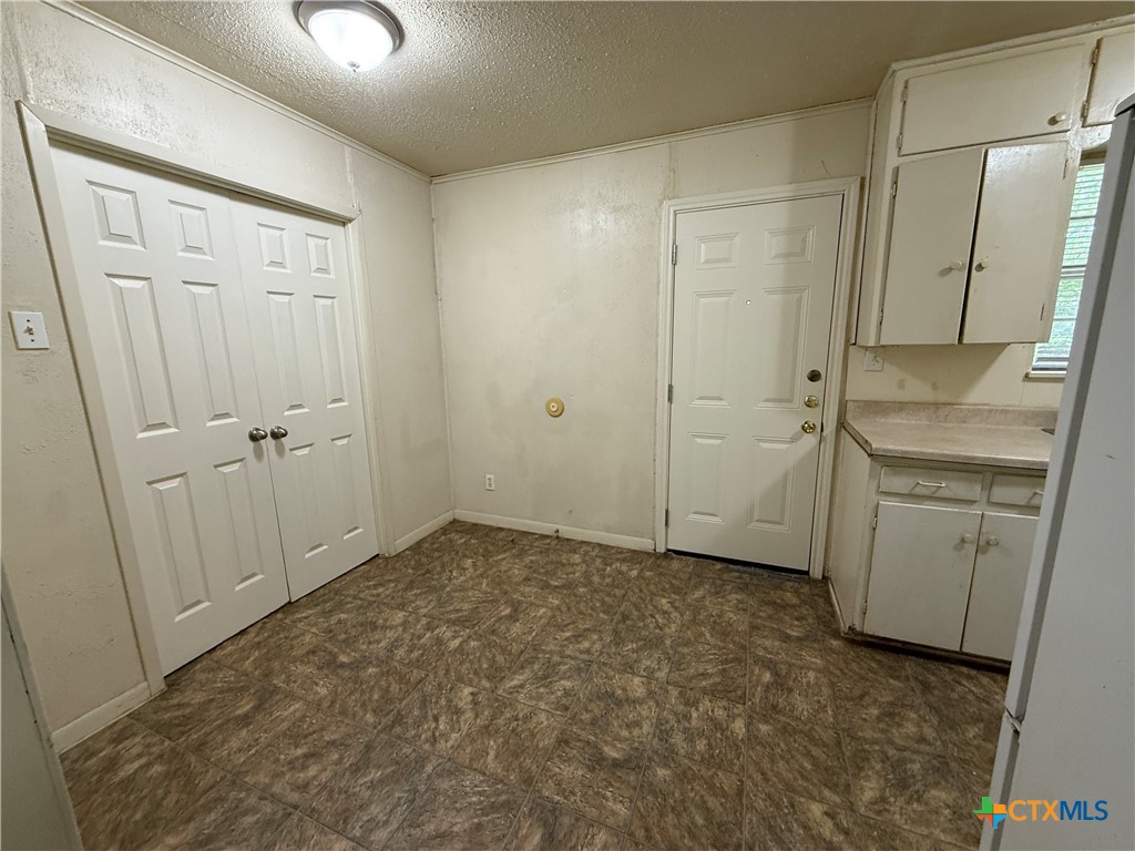 503 E Dean Avenue Property Photo 4