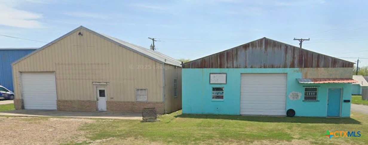 1300 Johnny Drive Property Photo 1