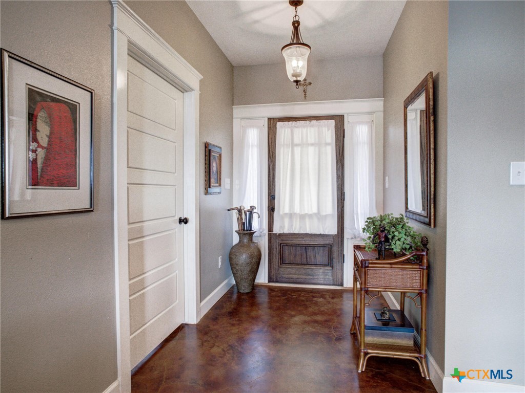 205 S Avenue D Property Photo 5