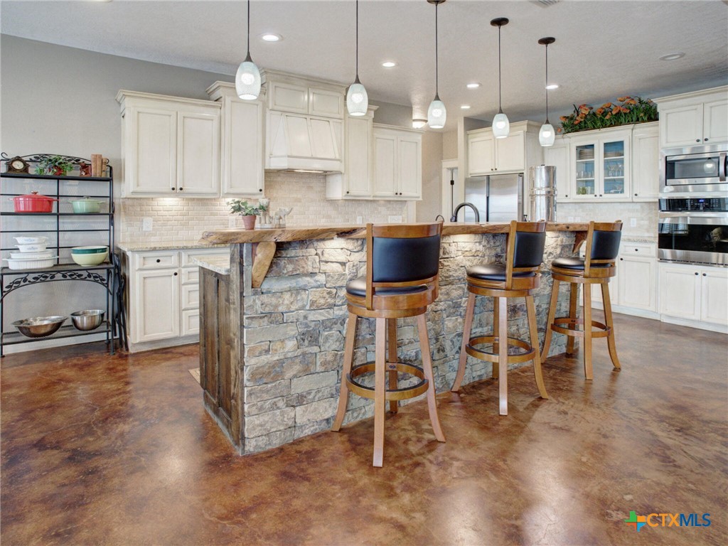 205 S Avenue D Property Photo 10