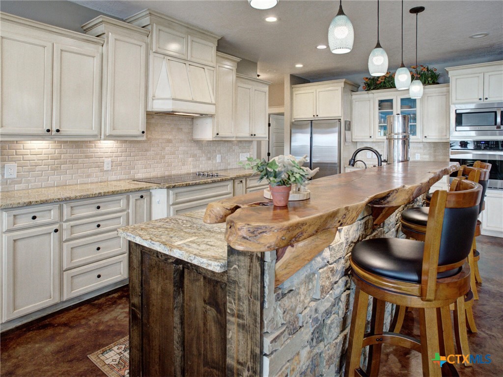 205 S Avenue D Property Photo 11