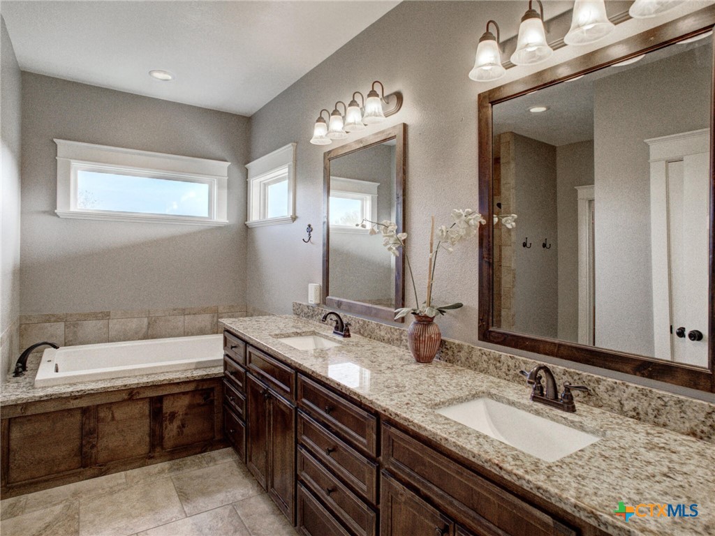 205 S Avenue D Property Photo 19