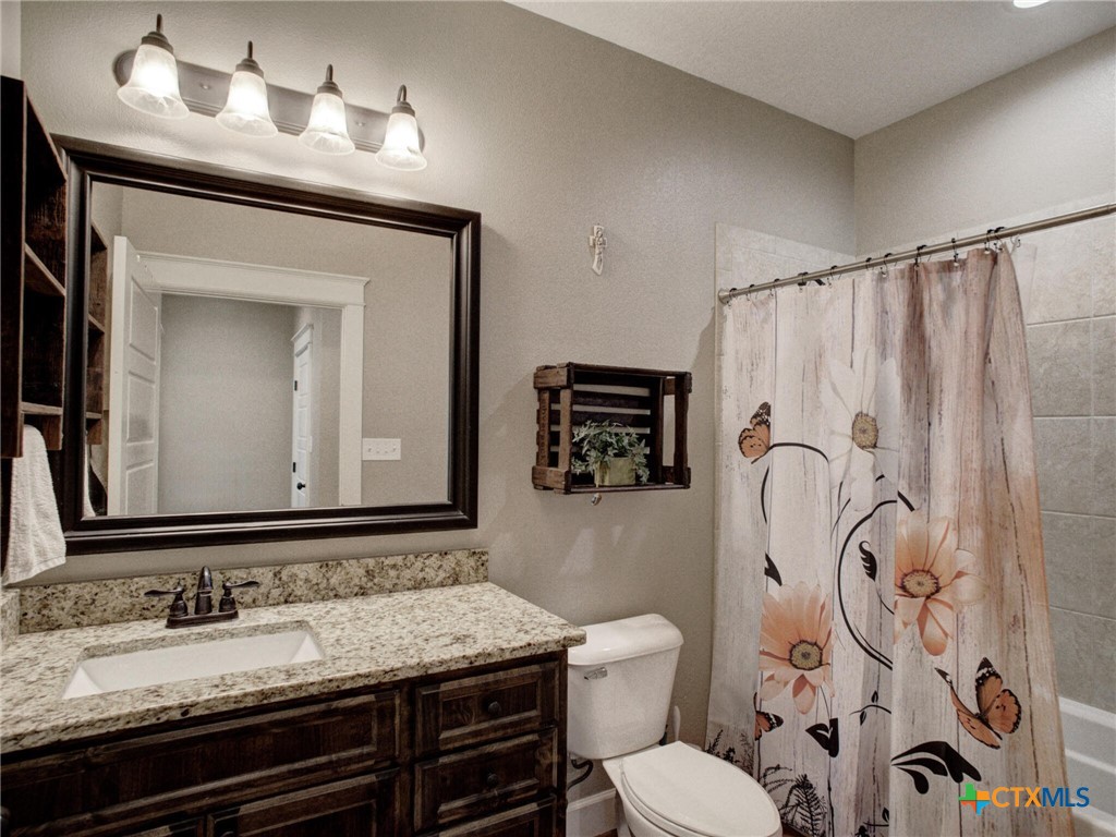 205 S Avenue D Property Photo 25