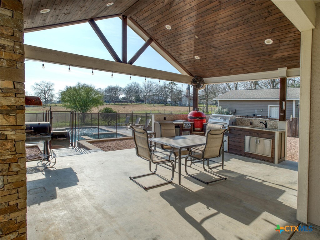205 S Avenue D Property Photo 31