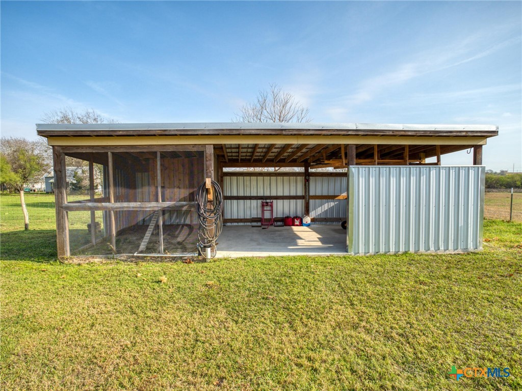 205 S Avenue D Property Photo 42