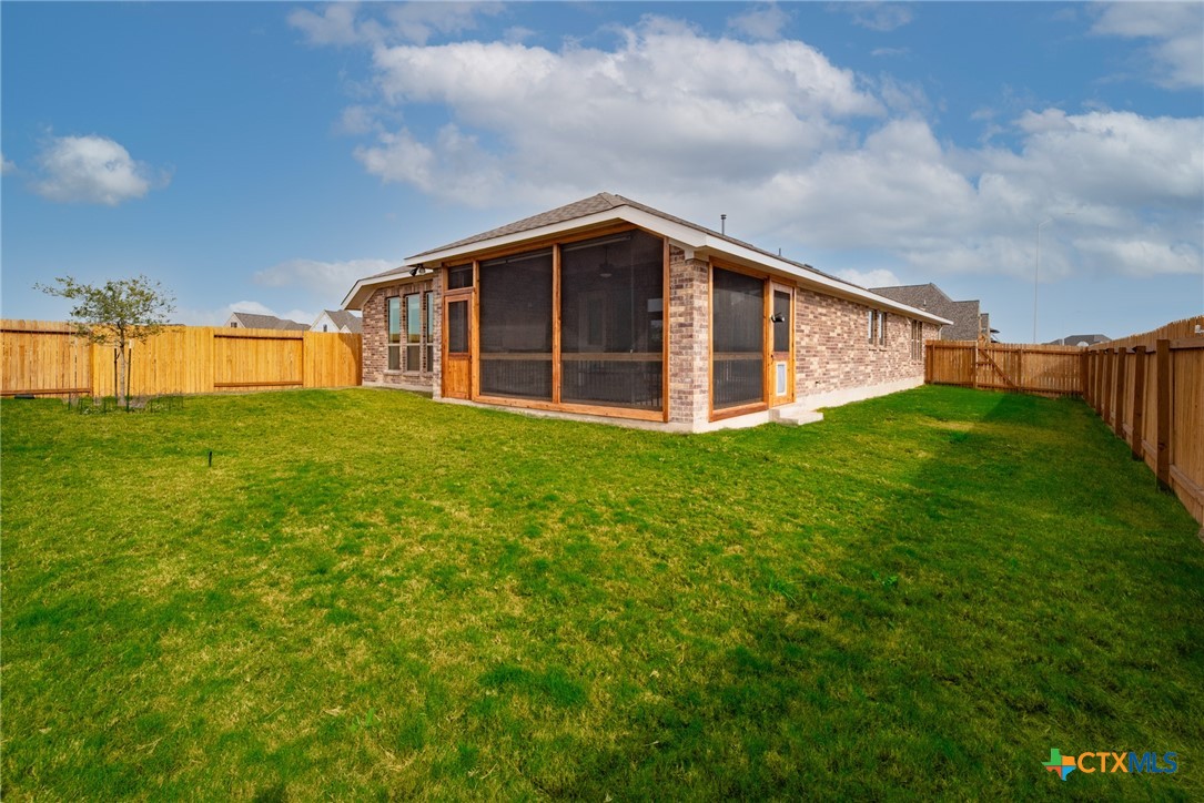 2900 Flaxen Way Property Photo 3