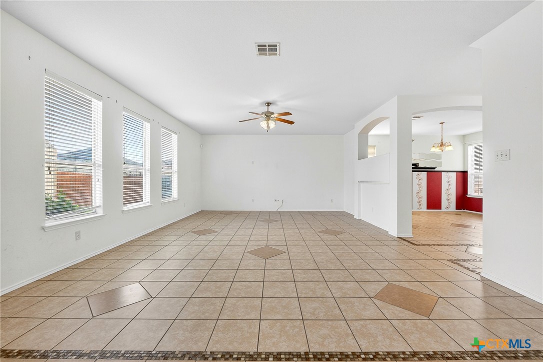 6204 Taree Loop Property Photo 4
