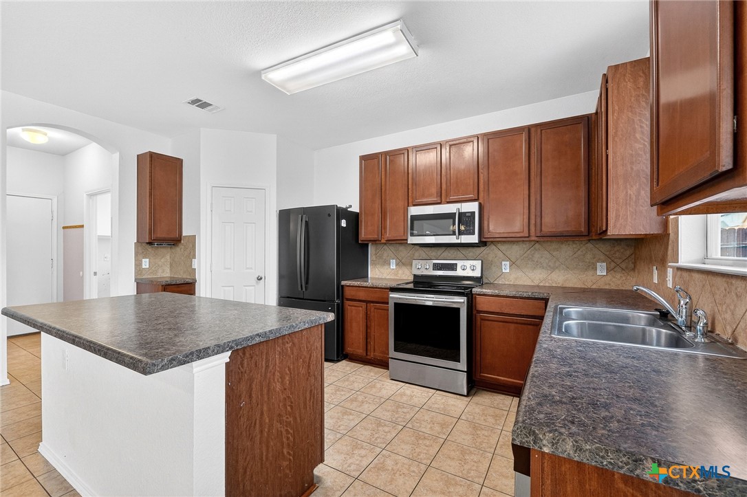 6204 Taree Loop Property Photo 8