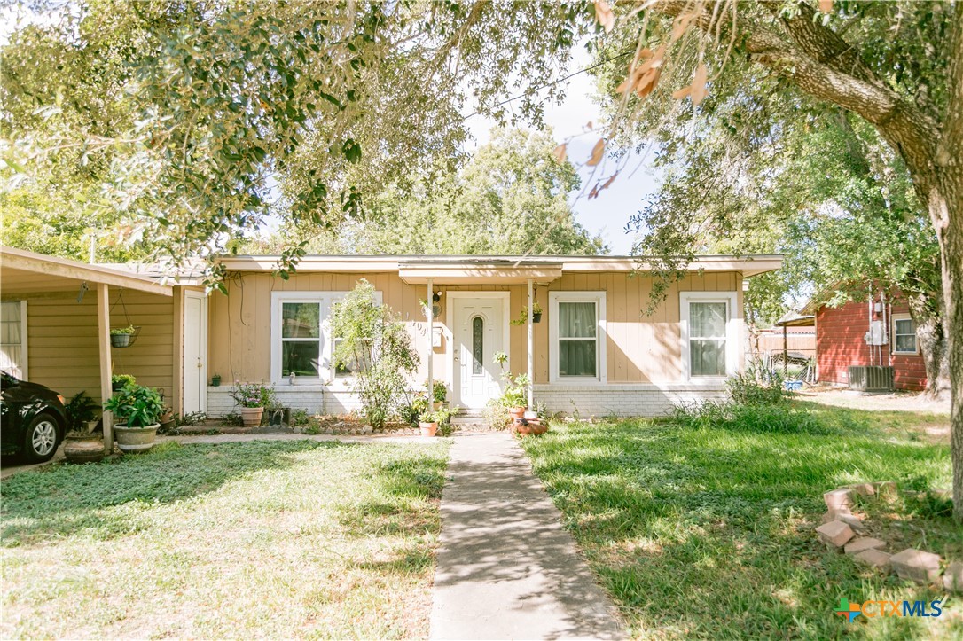 1404 E Warren Avenue Property Photo 1