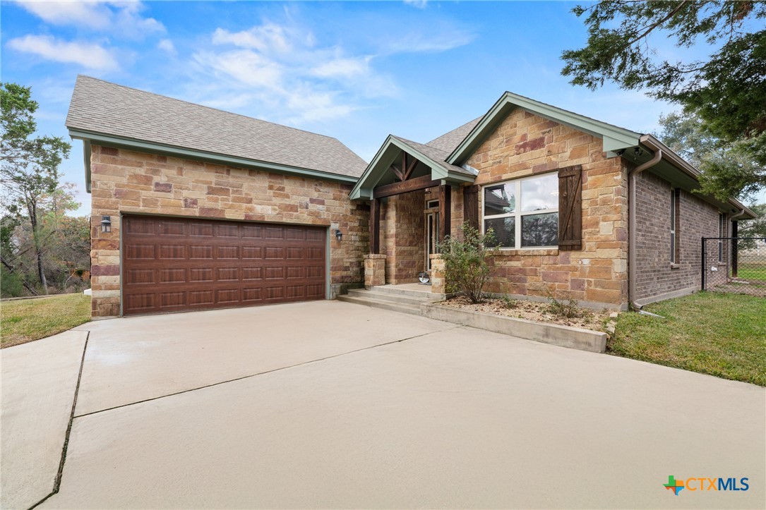 5562 Denmans Loop Property Photo 1