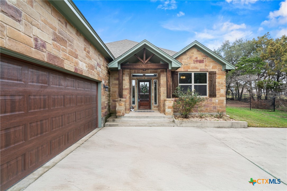 5562 Denmans Loop Property Photo 2