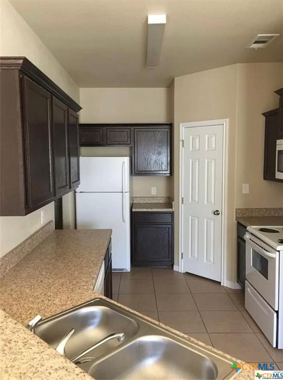 1208 Cavalry Lane B Property Photo 8