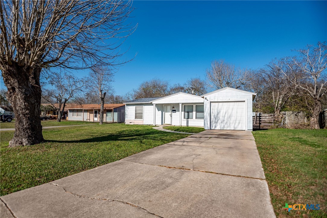 109 Massanet Street Property Photo 4