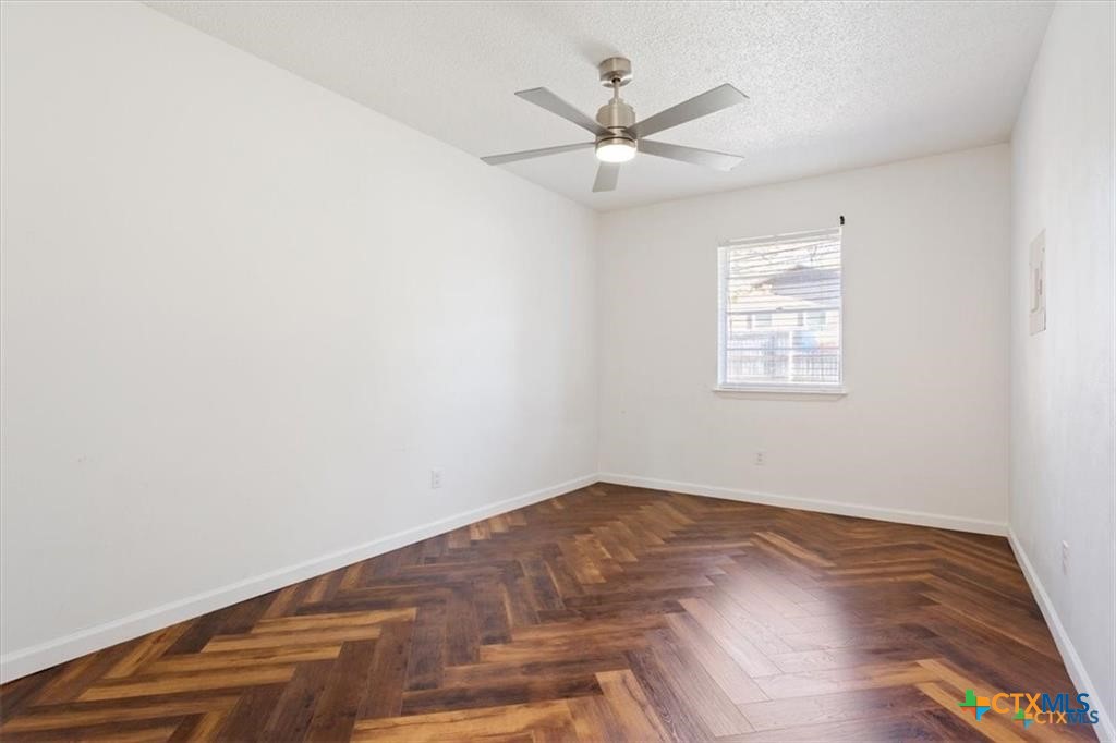 907 Willowbrook Street Property Photo 8
