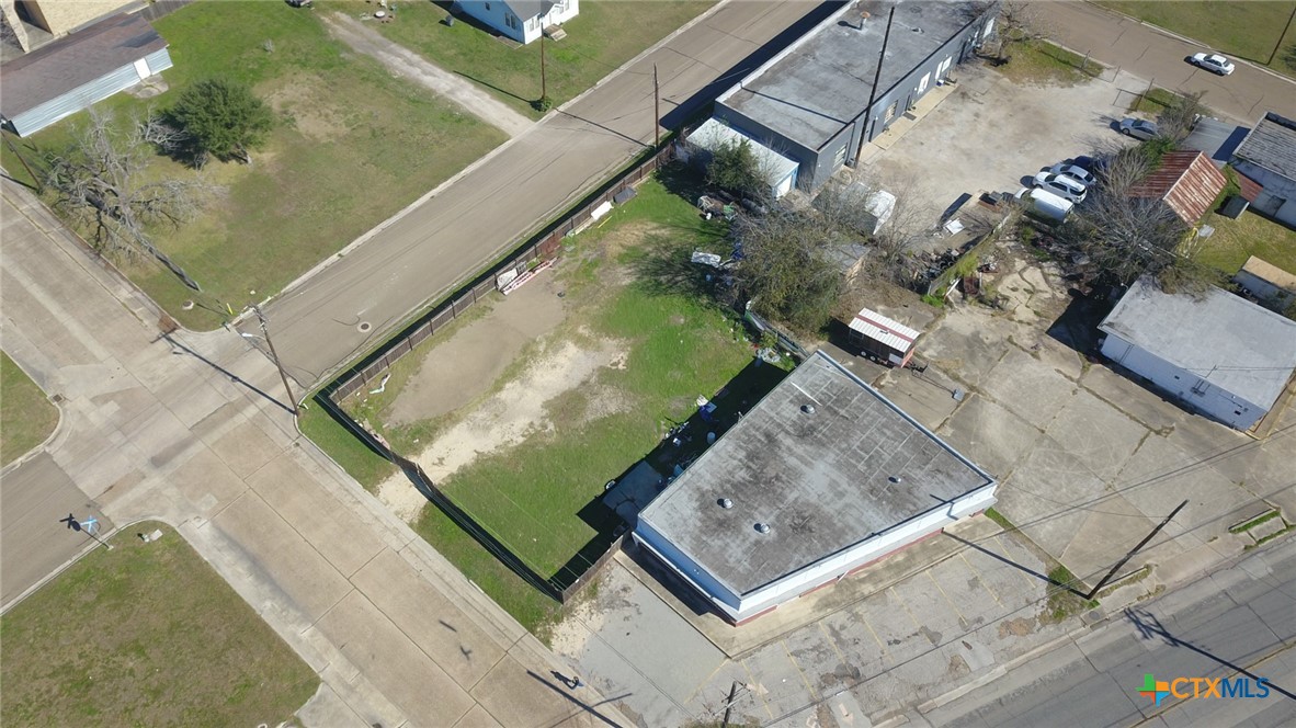 802 E North Street Property Photo 1