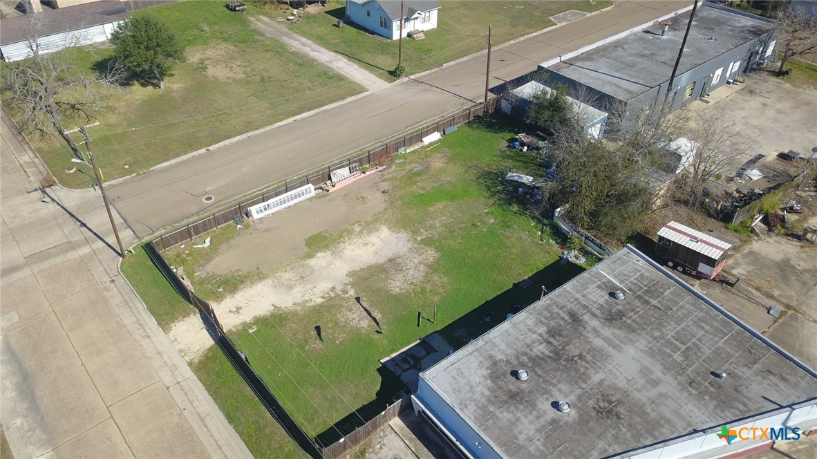 802 E North Street Property Photo 4