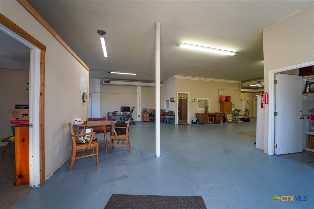 802 E North Street Property Photo 5
