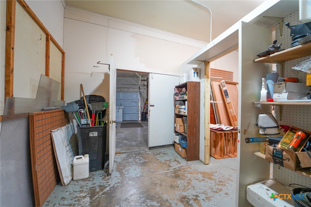 802 E North Street Property Photo 17