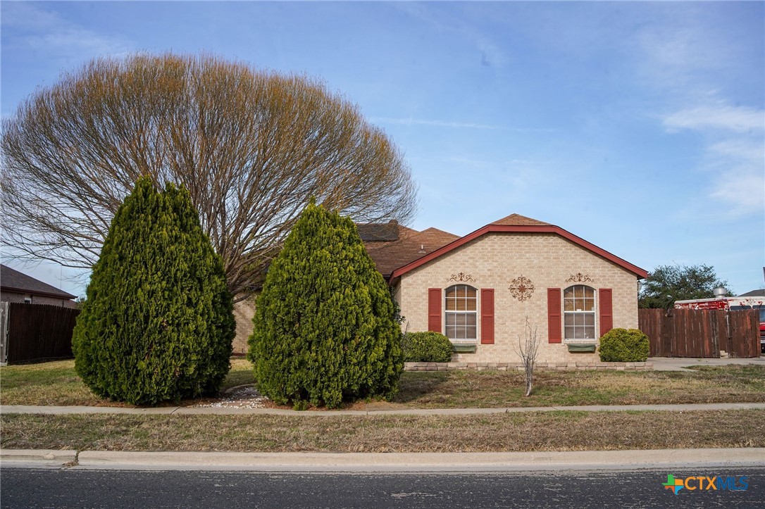 805 James Loop Property Photo 1