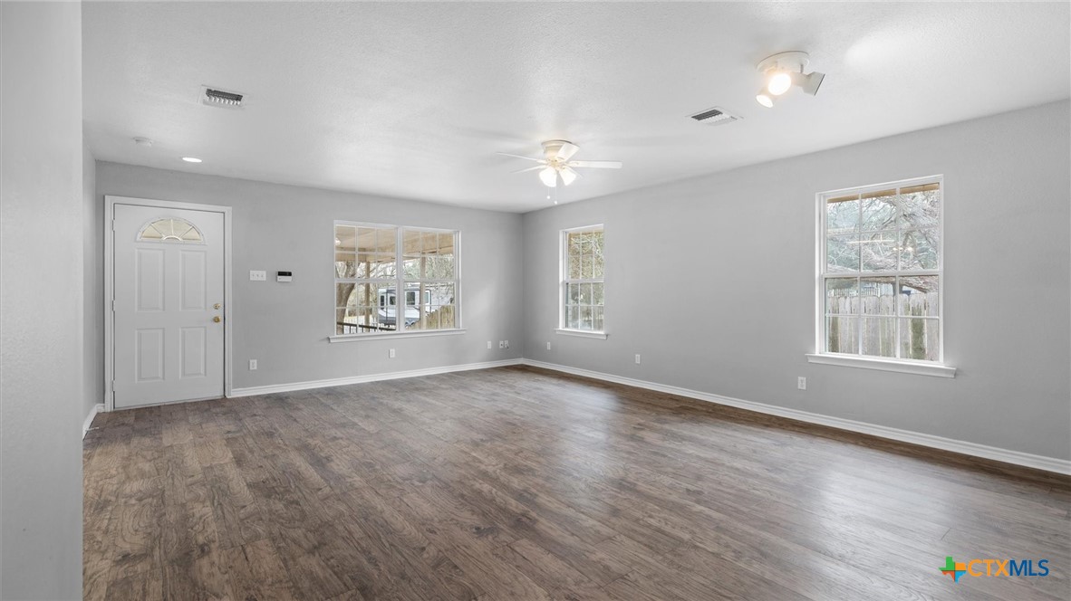180 Oak Terrace Property Photo 4