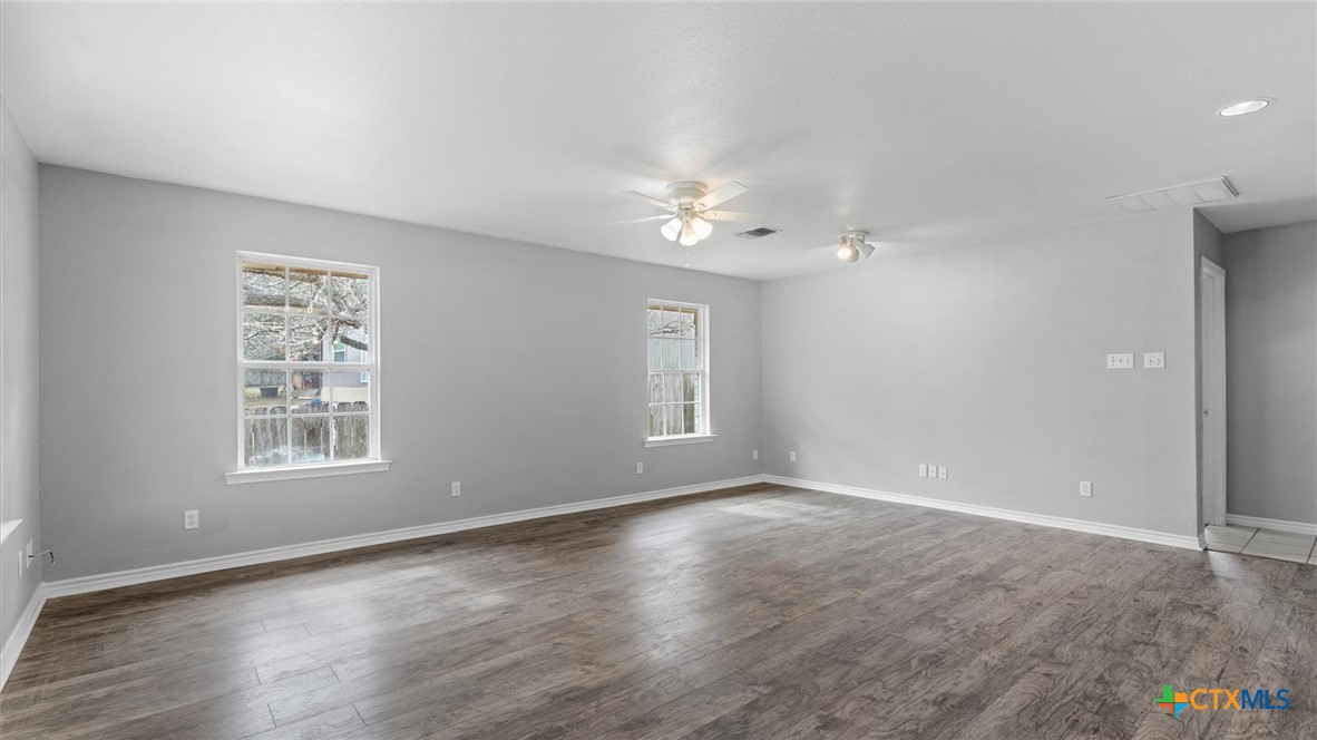 180 Oak Terrace Property Photo 6