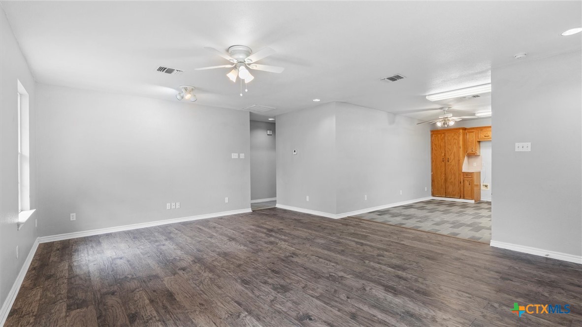 180 Oak Terrace Property Photo 8