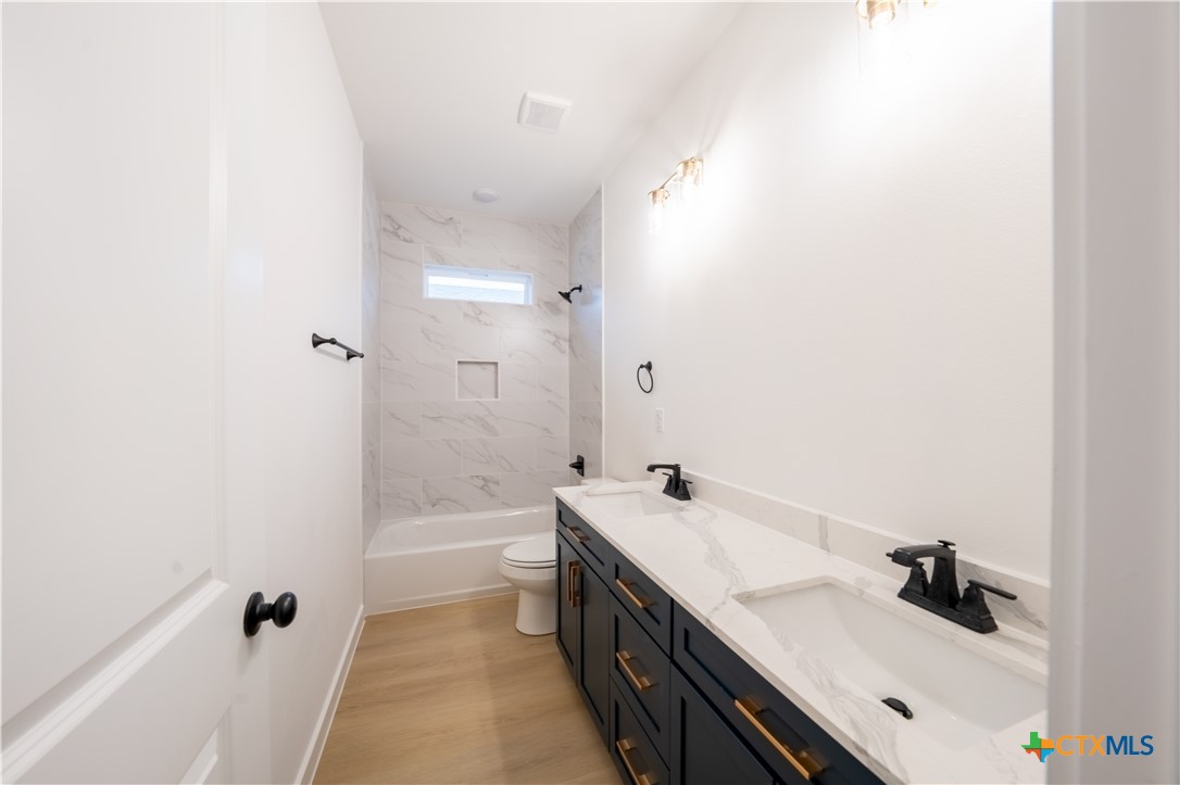 815 Liberty Park Drive Property Photo 10