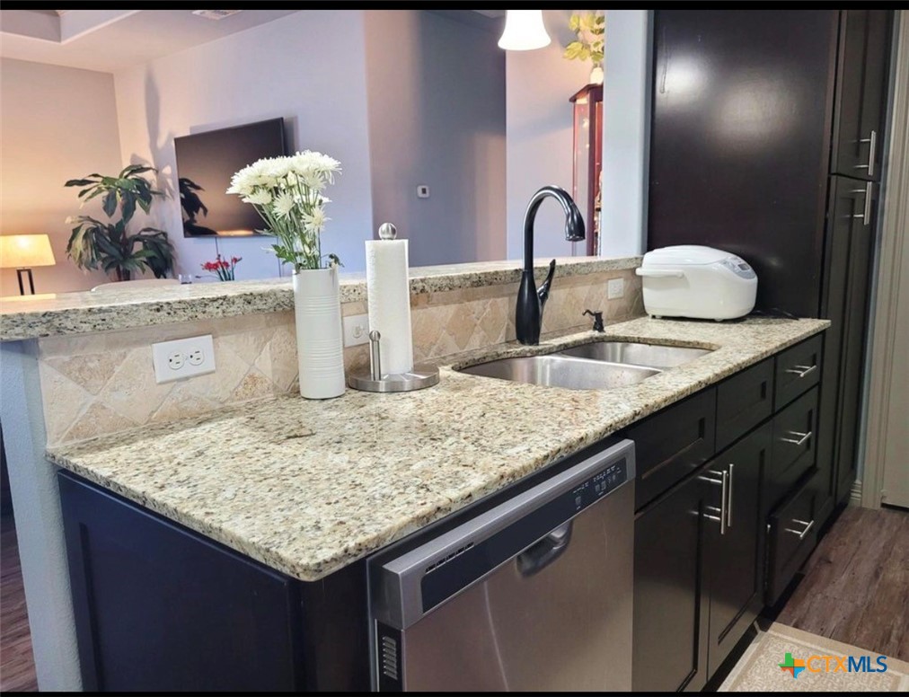 112 Teakwood Drive Property Photo 5