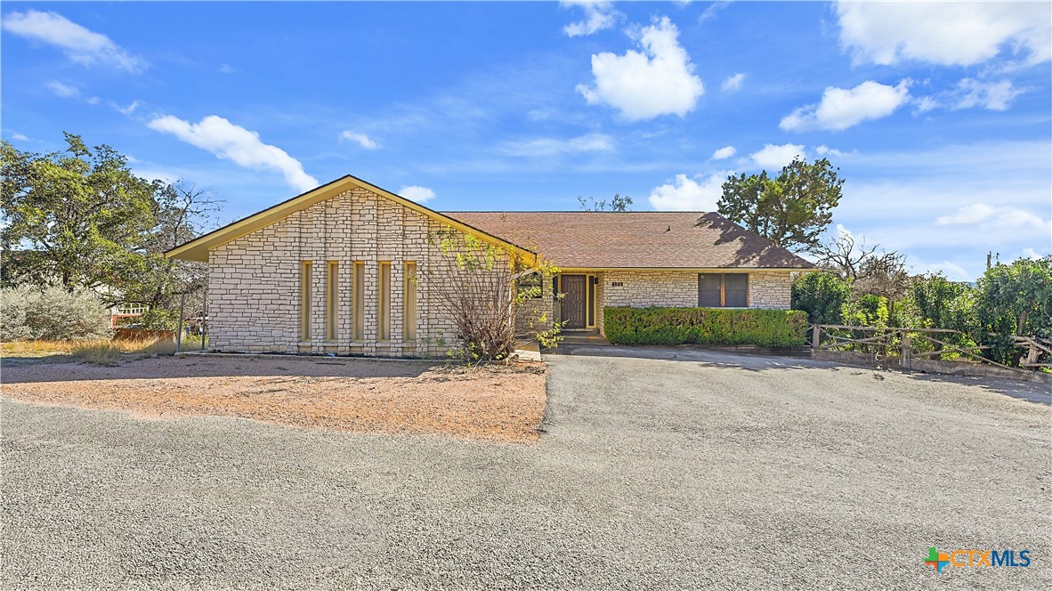 132 W Outer Drive Property Photo 1