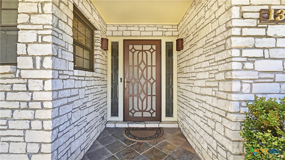 132 W Outer Drive Property Photo 2
