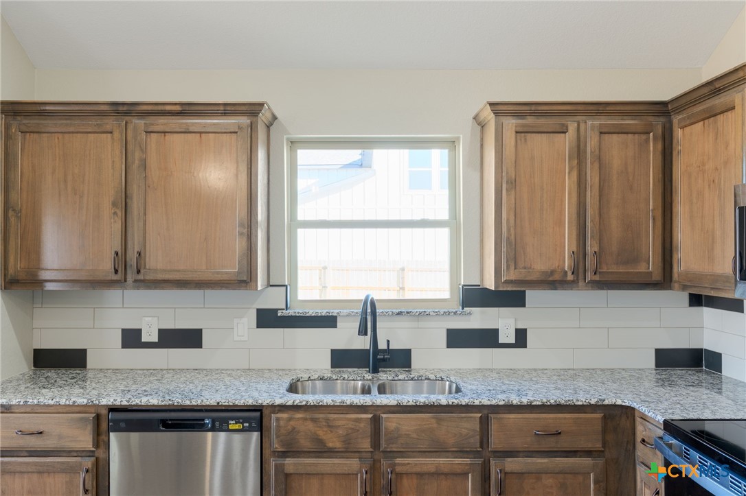 2123 Blackhawk Loop Property Photo 10